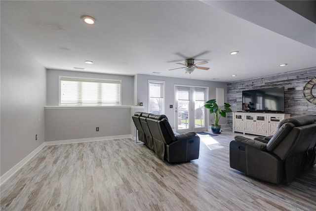 507 Ashurst Court, Lee's Summit, MO 64081