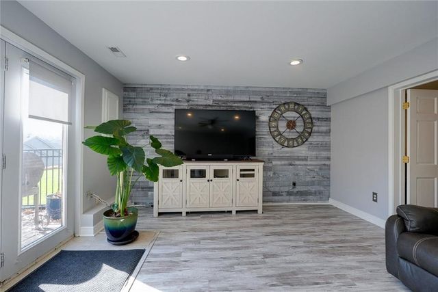 507 Ashurst Court, Lee's Summit, MO 64081