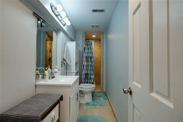 507 Ashurst Court, Lee's Summit, MO 64081