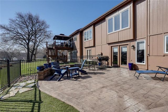 507 Ashurst Court, Lee's Summit, MO 64081