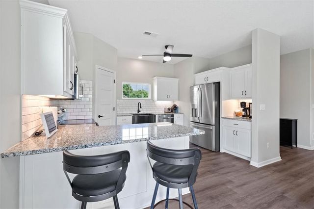 407 NE Sycamore Court, Oak Grove, MO 64075