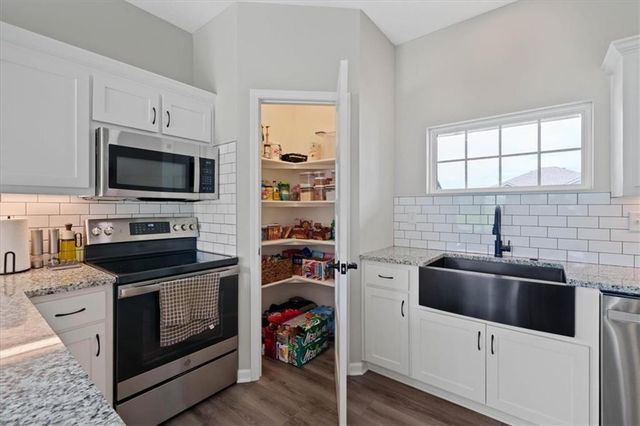 407 NE Sycamore Court, Oak Grove, MO 64075