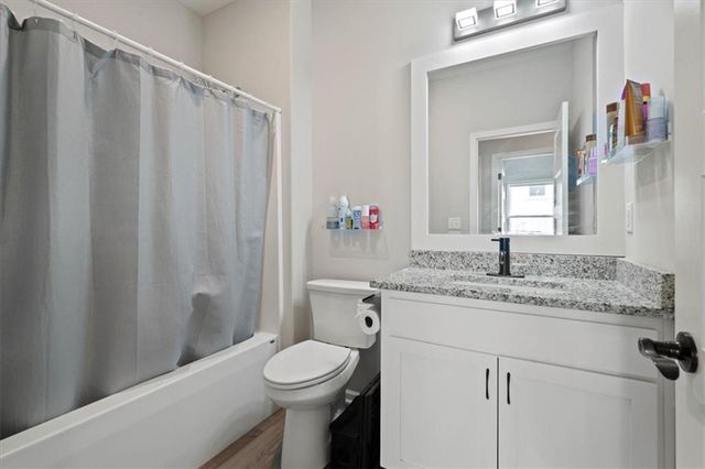 407 NE Sycamore Court, Oak Grove, MO 64075