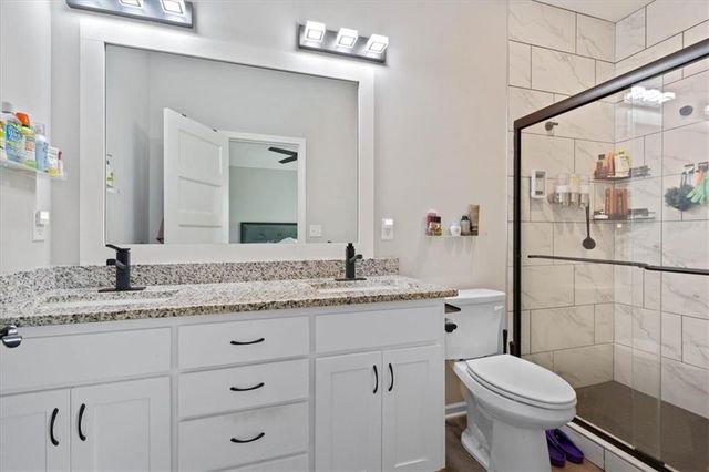 407 NE Sycamore Court, Oak Grove, MO 64075