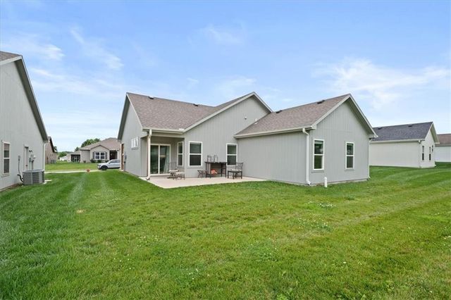407 NE Sycamore Court, Oak Grove, MO 64075