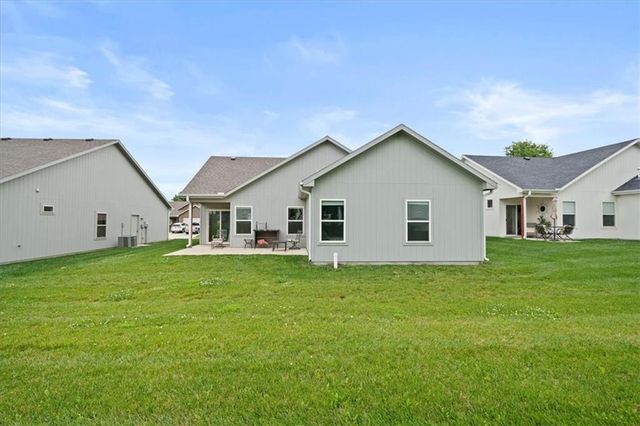407 NE Sycamore Court, Oak Grove, MO 64075