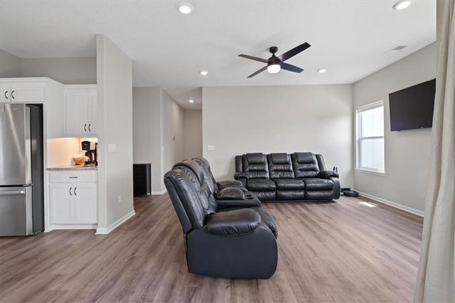 407 NE Sycamore Court, Oak Grove, MO 64075
