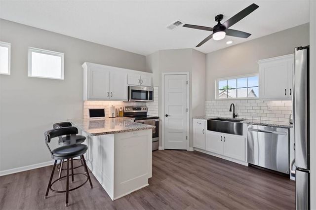 407 NE Sycamore Court, Oak Grove, MO 64075
