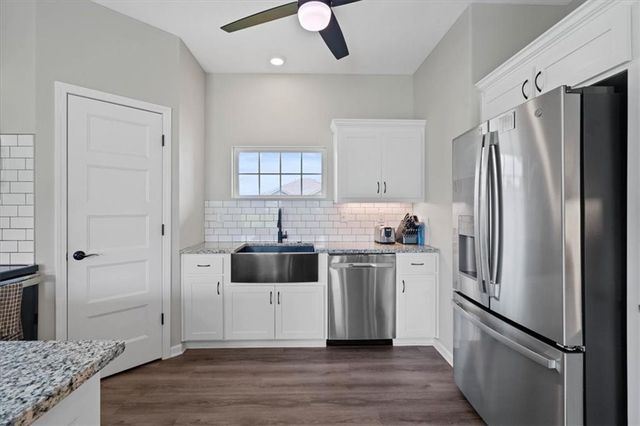 407 NE Sycamore Court, Oak Grove, MO 64075