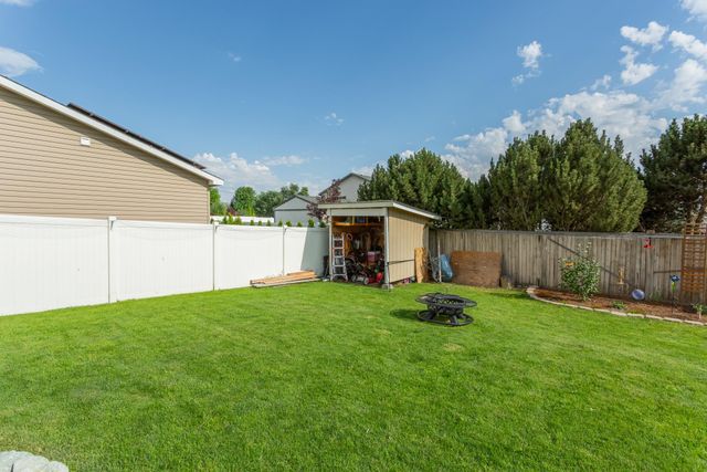 732 E Carrie Dr, Medical Lake, WA 99022