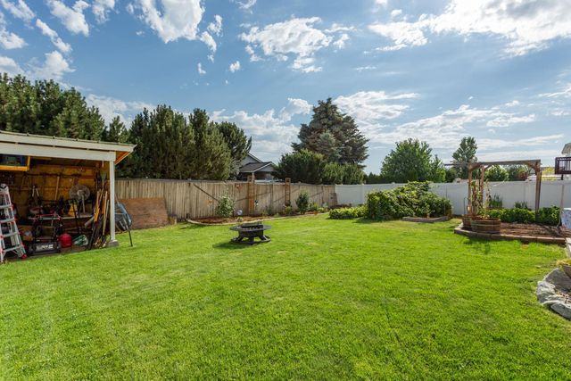 732 E Carrie Dr, Medical Lake, WA 99022