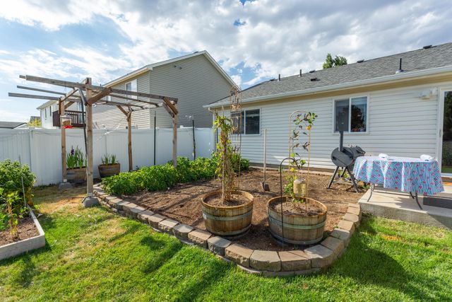 732 E Carrie Dr, Medical Lake, WA 99022