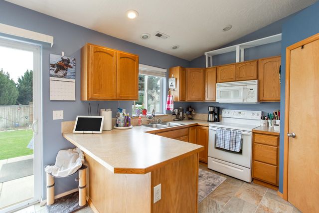732 E Carrie Dr, Medical Lake, WA 99022