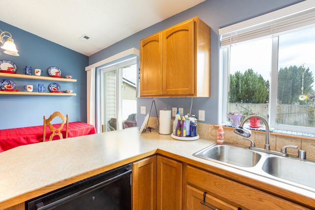 732 E Carrie Dr, Medical Lake, WA 99022