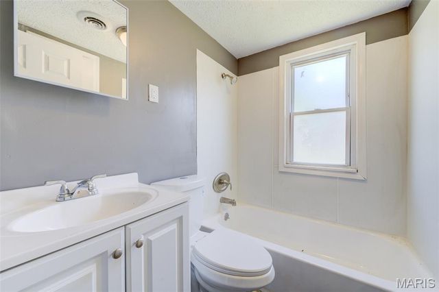 223 La Motte Lane, St Louis, MO 63135