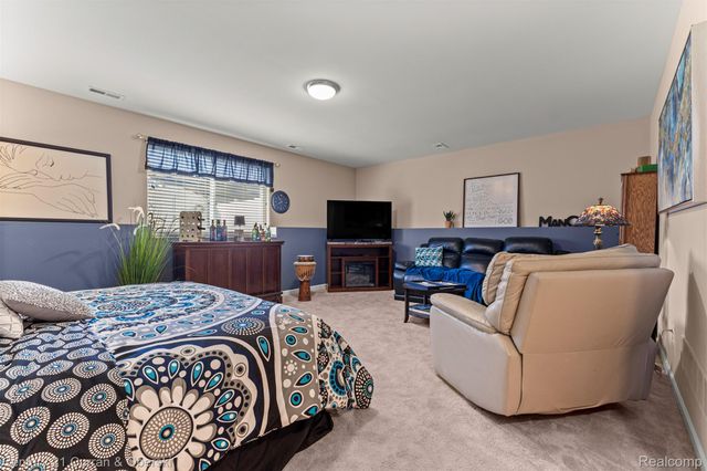 3633 Richmond St, Waterford Charter Township, MI 48328