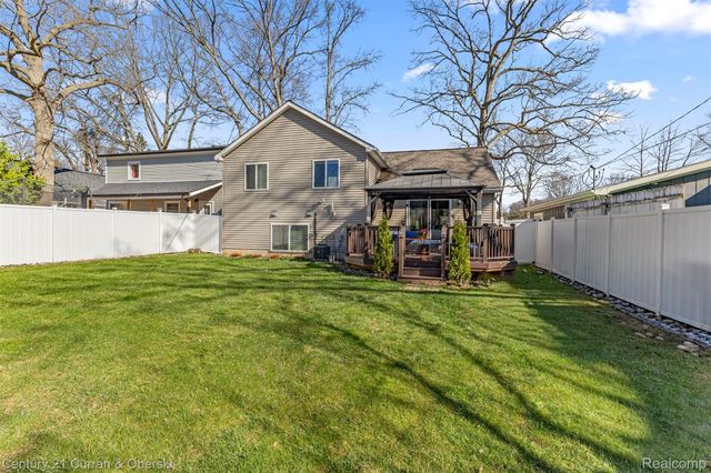 3633 Richmond St, Waterford Charter Township, MI 48328