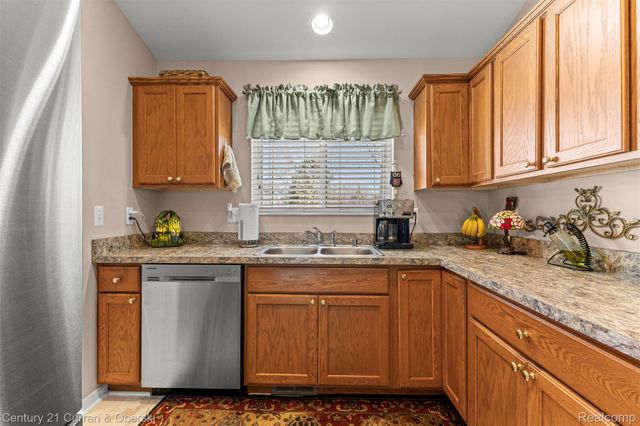 3633 Richmond St, Waterford Charter Township, MI 48328