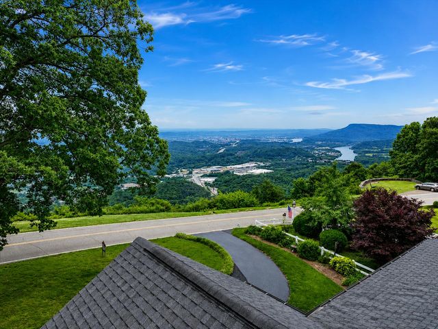 121 N Palisades Drive, Signal Mountain, TN 37377