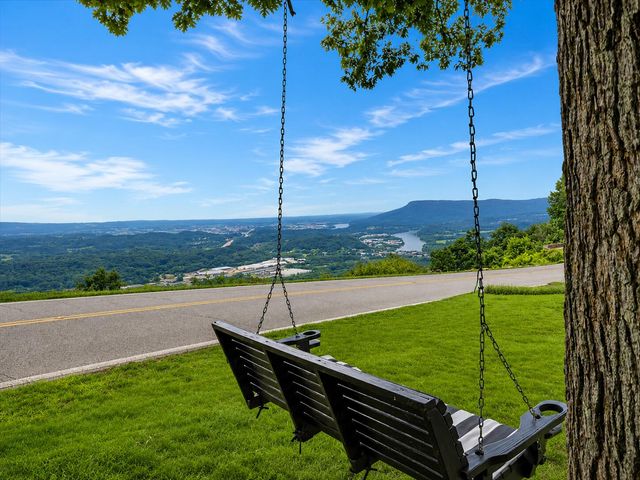 121 N Palisades Drive, Signal Mountain, TN 37377