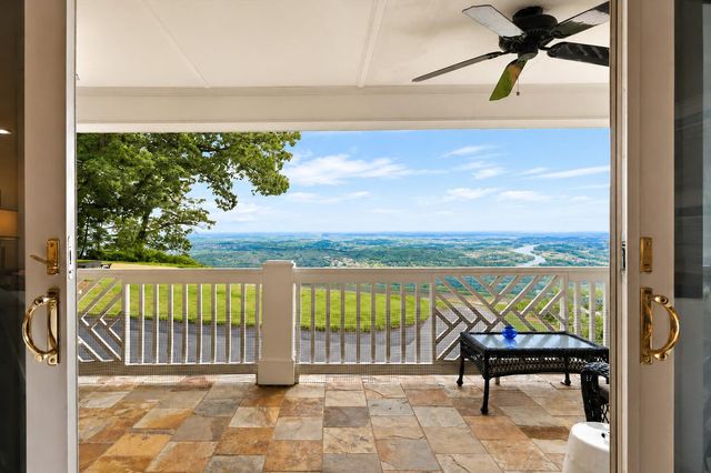 121 N Palisades Drive, Signal Mountain, TN 37377