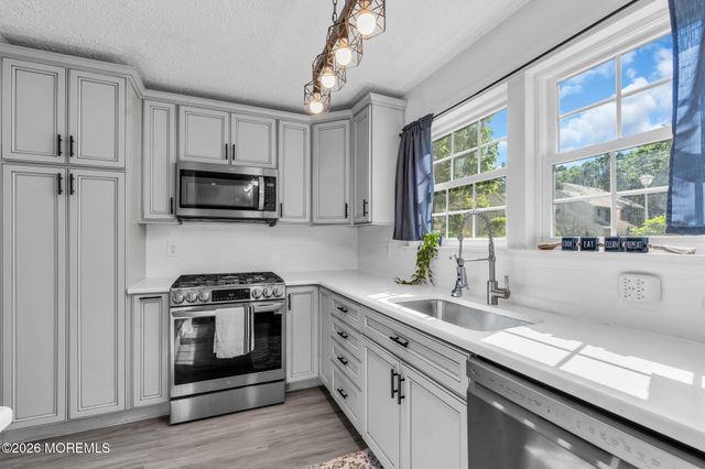 81 Whispering Oaks Way, Jackson, NJ 08527