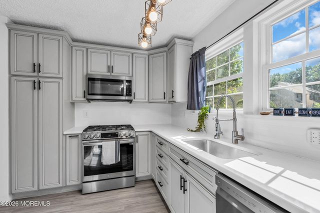 81 Whispering Oaks Way, Jackson, NJ 08527