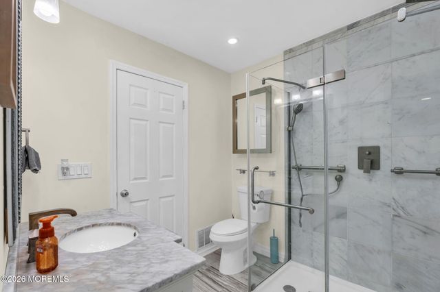 81 Whispering Oaks Way, Jackson, NJ 08527