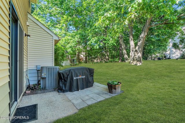 81 Whispering Oaks Way, Jackson, NJ 08527