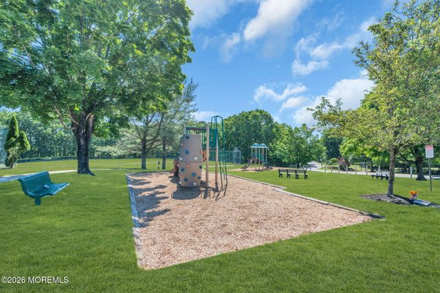 81 Whispering Oaks Way, Jackson, NJ 08527