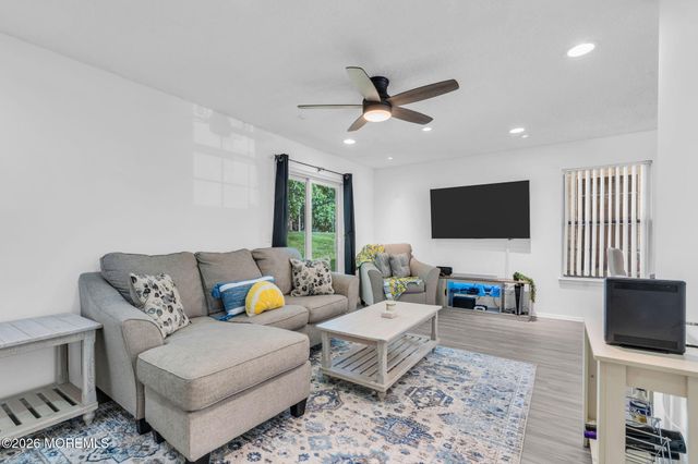 81 Whispering Oaks Way, Jackson, NJ 08527
