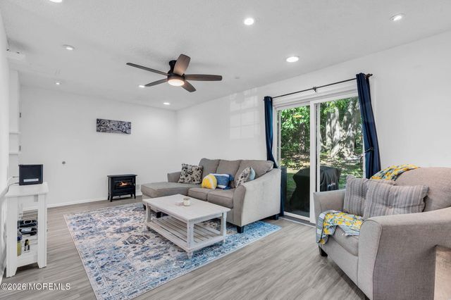 81 Whispering Oaks Way, Jackson, NJ 08527