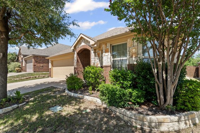 8617 Vista Royale Drive, Fort Worth, TX 76108