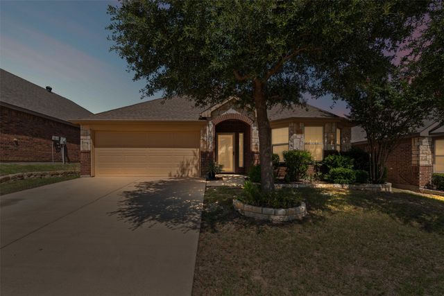 8617 Vista Royale Drive, Fort Worth, TX 76108