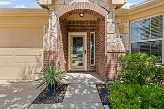 8617 Vista Royale Drive, Fort Worth, TX 76108