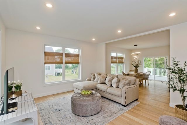 11 Woodland Lane, Belchertown, MA 01007