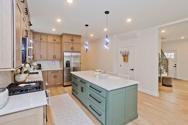 11 Woodland Lane, Belchertown, MA 01007