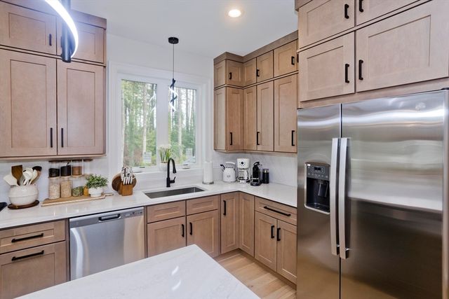 11 Woodland Lane, Belchertown, MA 01007