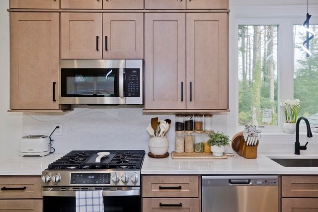 11 Woodland Lane, Belchertown, MA 01007