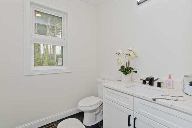 11 Woodland Lane, Belchertown, MA 01007