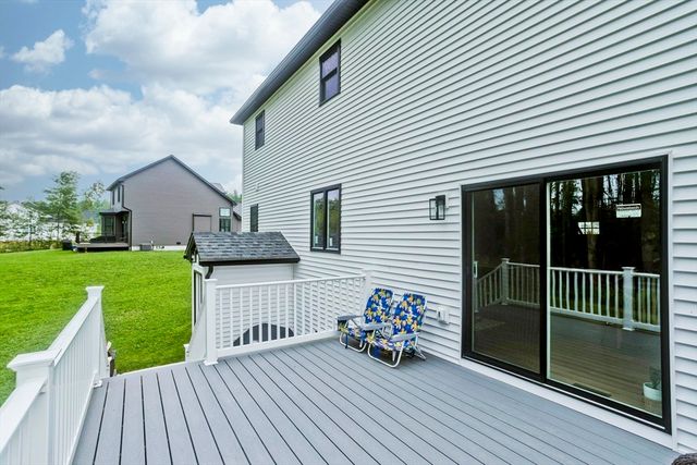 11 Woodland Lane, Belchertown, MA 01007
