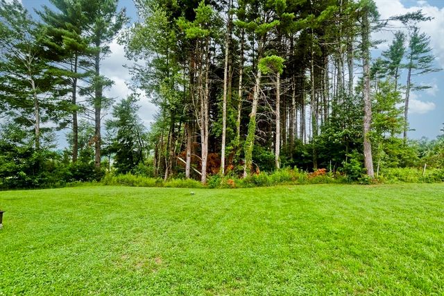 11 Woodland Lane, Belchertown, MA 01007