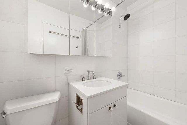 99 John St Apt 2402, New York City, NY 10038