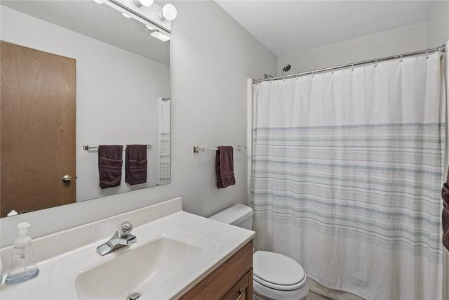 664 J Ave NE A, Cedar Rapids, IA 52402