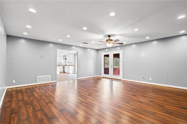 11040 Straub Road, Grand Bay, AL 36541