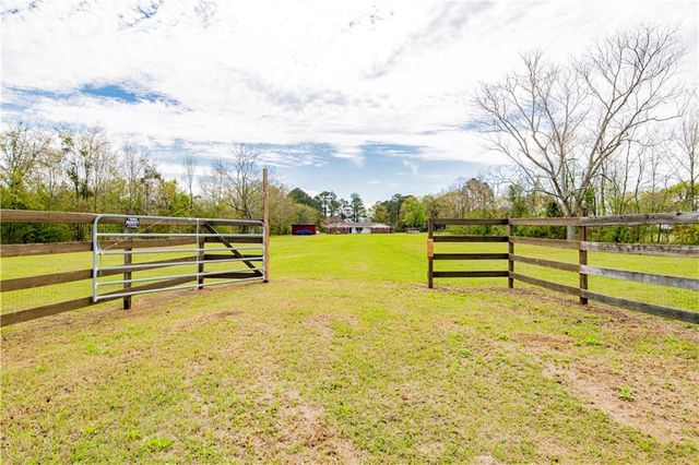 11040 Straub Road, Grand Bay, AL 36541