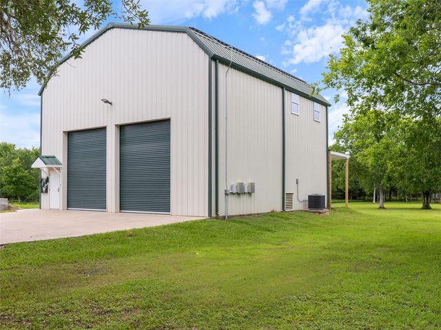 1628 Private Road 652, Sargent, TX 77414