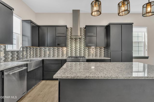461 VIN BENICARLO Place, El Paso, TX 79912