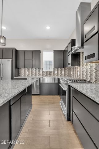 461 VIN BENICARLO Place, El Paso, TX 79912