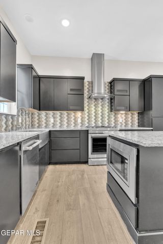 461 VIN BENICARLO Place, El Paso, TX 79912